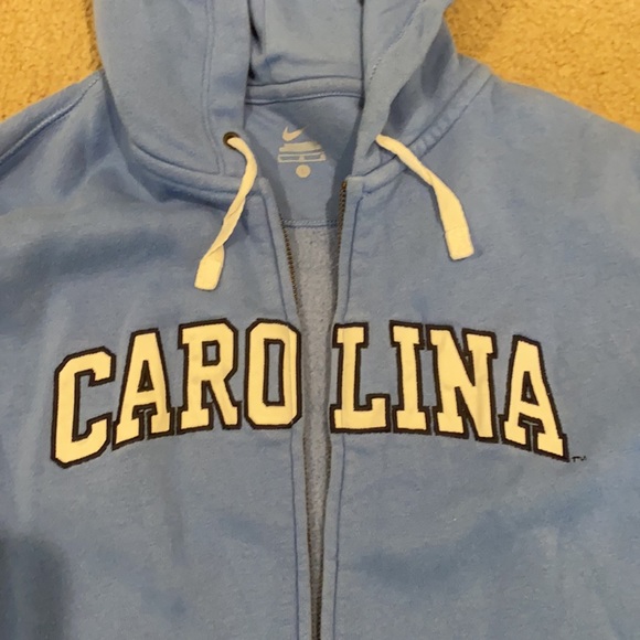 Women’s UNC Zip-up hoodie - Picture 2 of 4